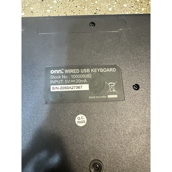 Surf Onn USB Wired Full-size Computer Keyboard, 104-Keys, 5 ft cord - Picture 4 of 4